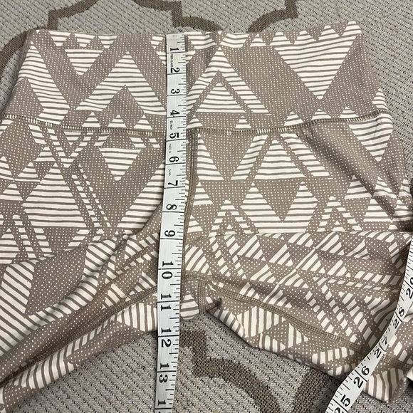 Aerie chill play move geometric Patterned 7/8 Leggings - Picture 7 of 13